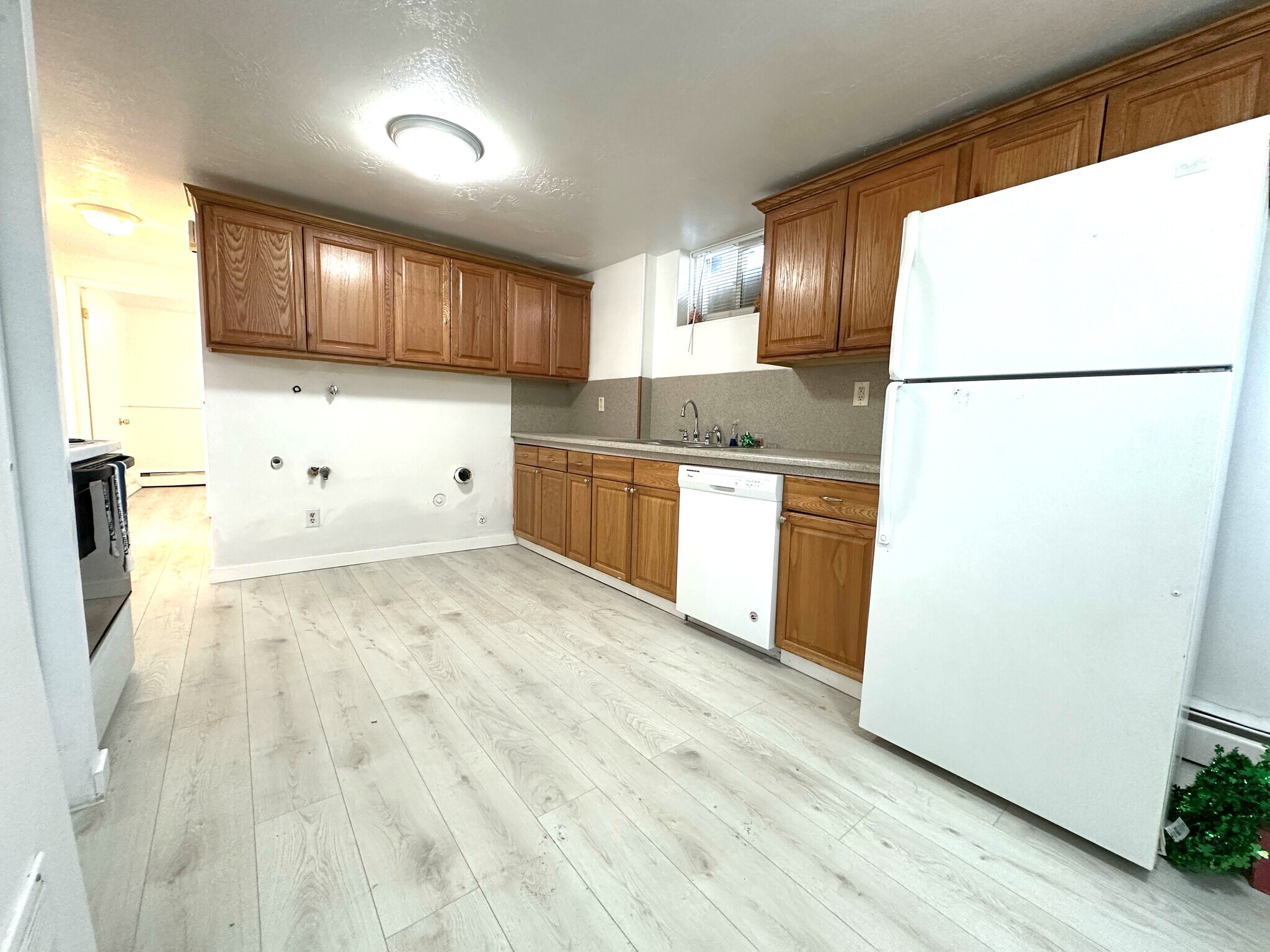 Kitchen - 1466 S 280 E