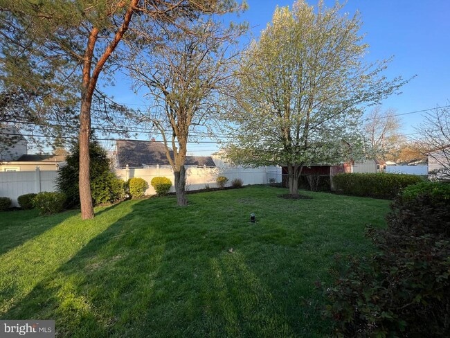 Building Photo - 15 Catalpa Ln