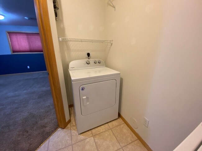 Building Photo - 3 Bedroom Twinhome near the New Sandford Hospital!!