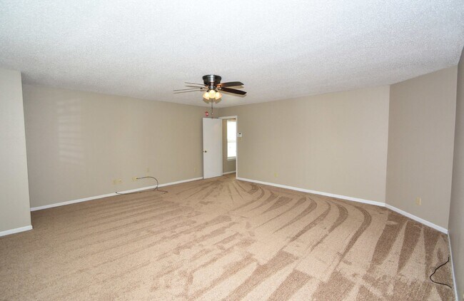 Building Photo - "Spacious 3-Bed Retreat in Fishers with El...