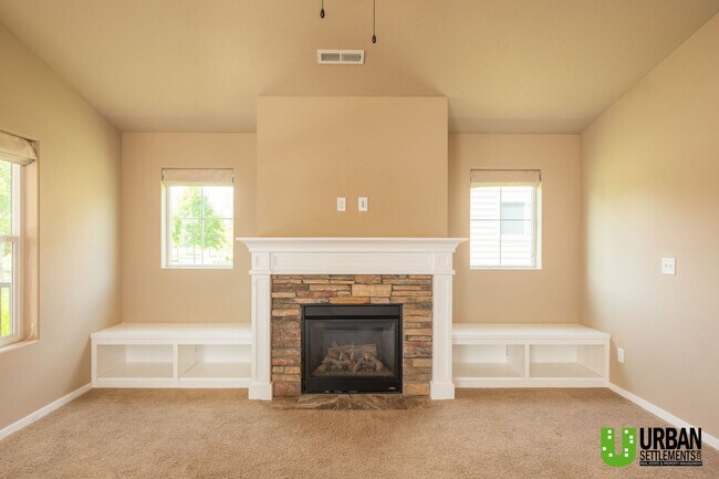 Building Photo - Single Story home with 2 bed and office fo...