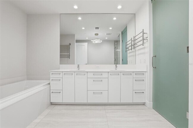 Building Photo - 301 1st St S