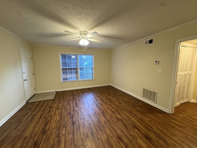 Building Photo - 107 Barrington Dr