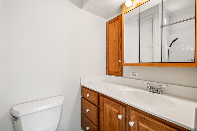 Building Photo - Charming 3 Bedroom, 2 Bath Home with Abundant Space & Natural Light