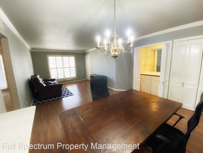 Building Photo - 2 br, 1.5 bath House - 7815 Broadway #103A