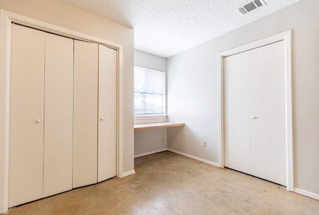 Building Photo - 6201 Berkett Cove