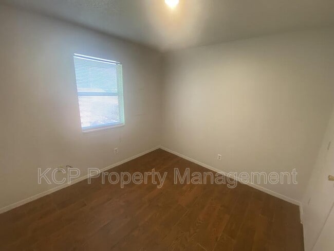 Building Photo - 336 Dogwood