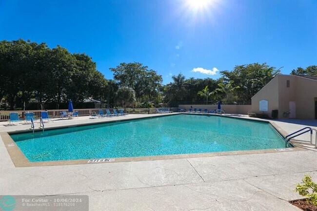 Building Photo - 9200 Chelsea Dr S