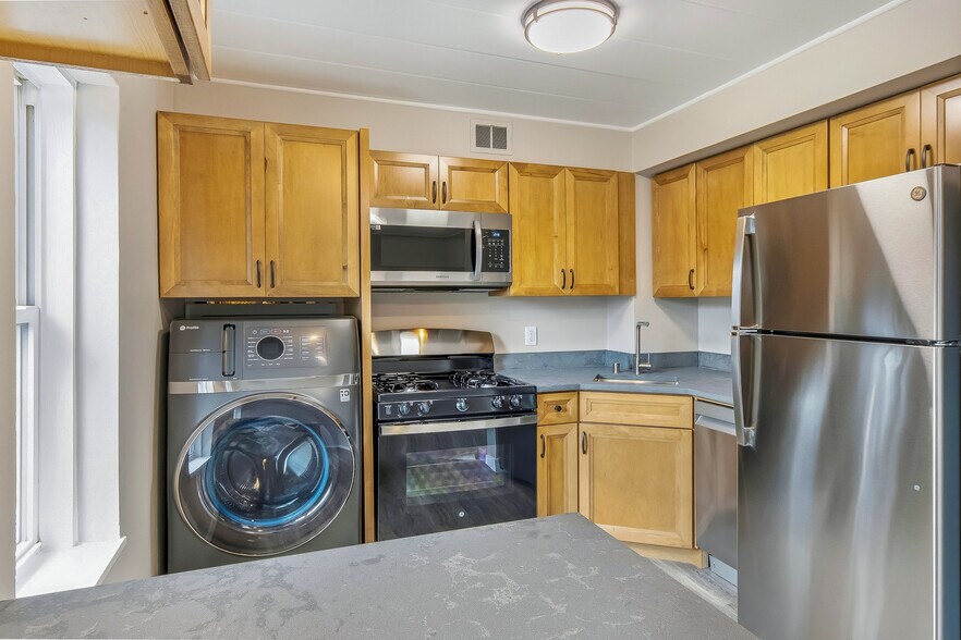 Building Photo - 24 Sherman Ter