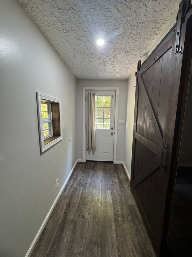 Building Photo - Spacious 3-4 Bedroom, 2 Bath Home for Rent...