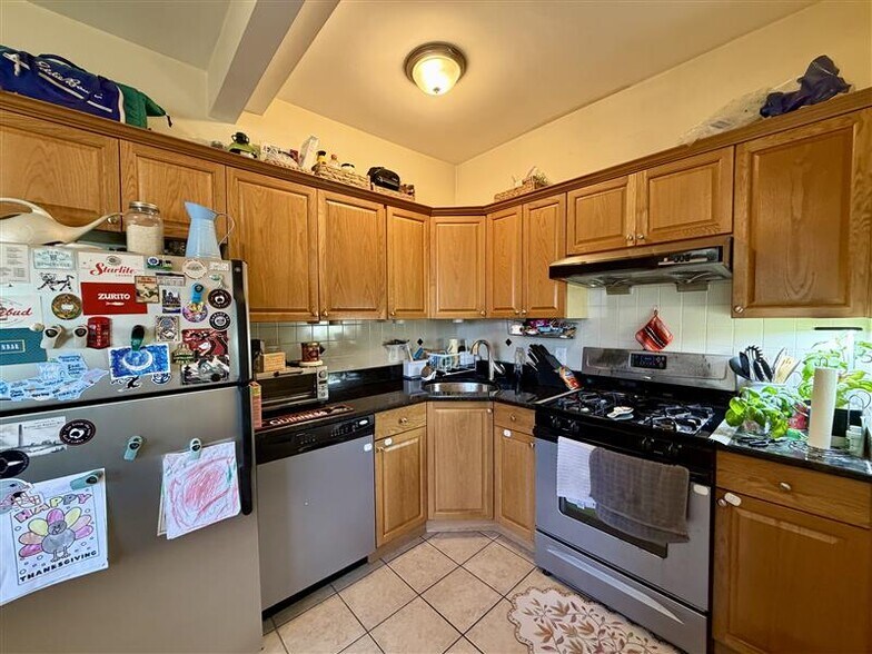 Building Photo - 55 Bonair St