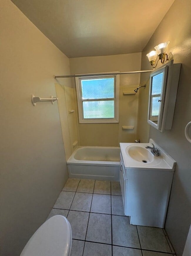 Building Photo - 4625 Spatz Ave