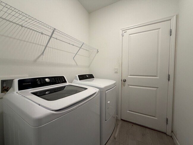 Building Photo - 2993 Crossfield Dr