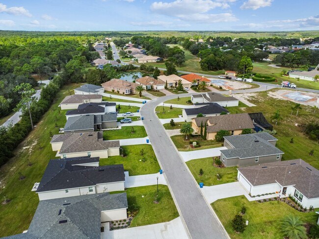 Building Photo - Glen Lakes