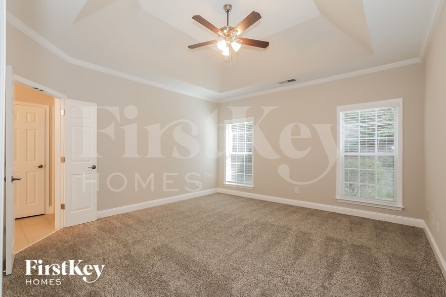 Building Photo - 495 Roland Manor Dr