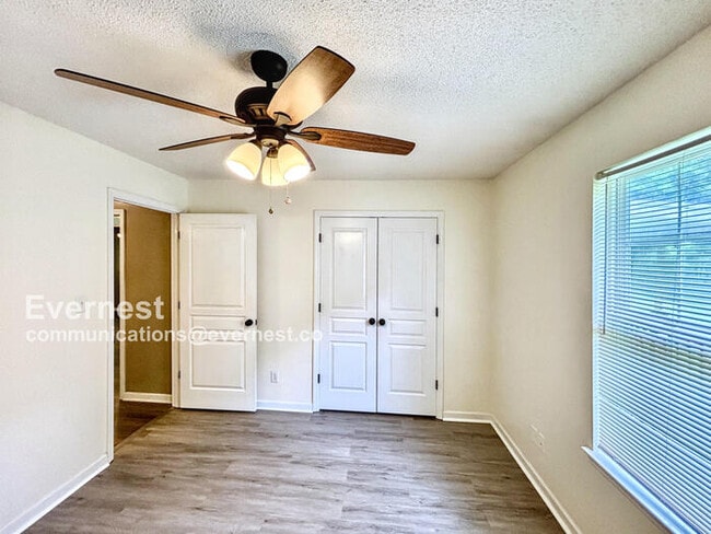 Building Photo - 128 Thrasher Pike