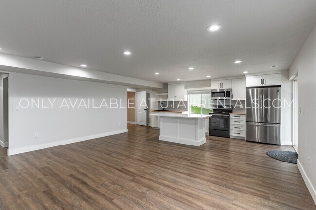 Building Photo - 4143 N Fairfield Dr