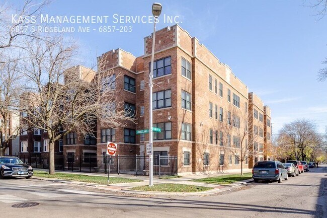 Building Photo - 6857 S Ridgeland Ave