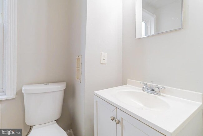 Building Photo - 1528 S Hollywood St