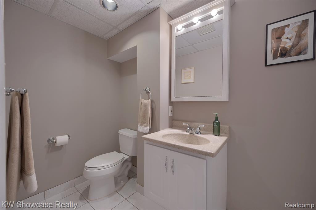 Building Photo - 24509 Simmons Dr