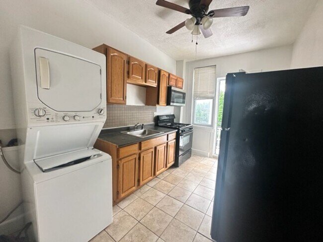Building Photo - 1 Bedroom & Den 3659 Cottage Ave