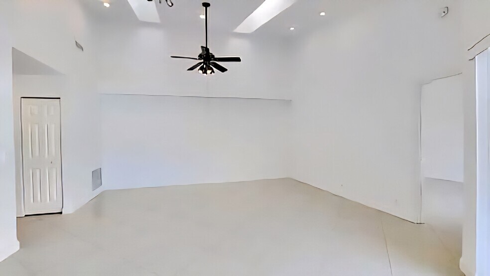 High ceilings in family, dining and master bedroom and bath and high screened patio - 9441 Boca Gardens Cir S