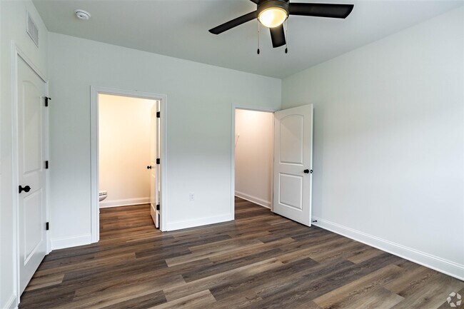 Building Photo - 8573 Grv Pk St