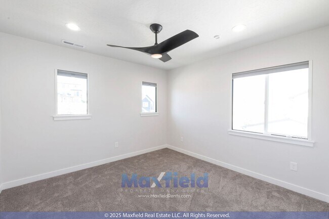 Building Photo - Modern EV Friendly Upgraded 5 BD 4 BA 3 GA...