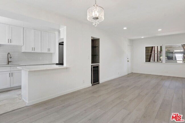 Building Photo - 3635 Kalsman Dr