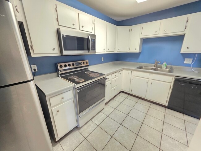 Building Photo - 801 Brook Dr