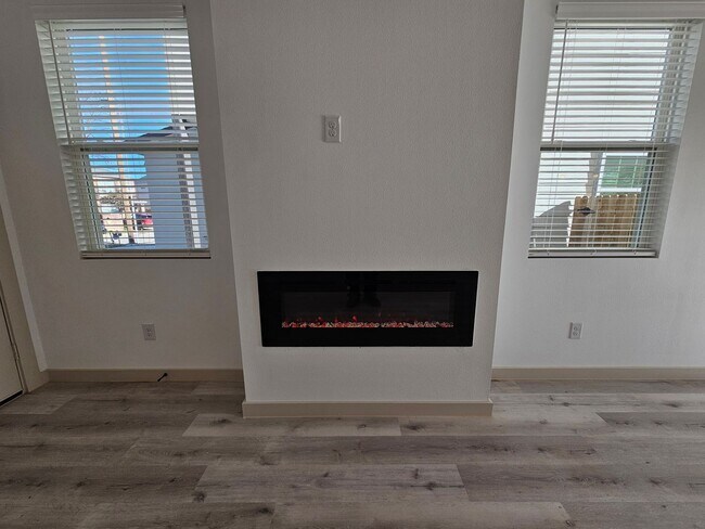 Building Photo - BRAND NEW BUILD!!