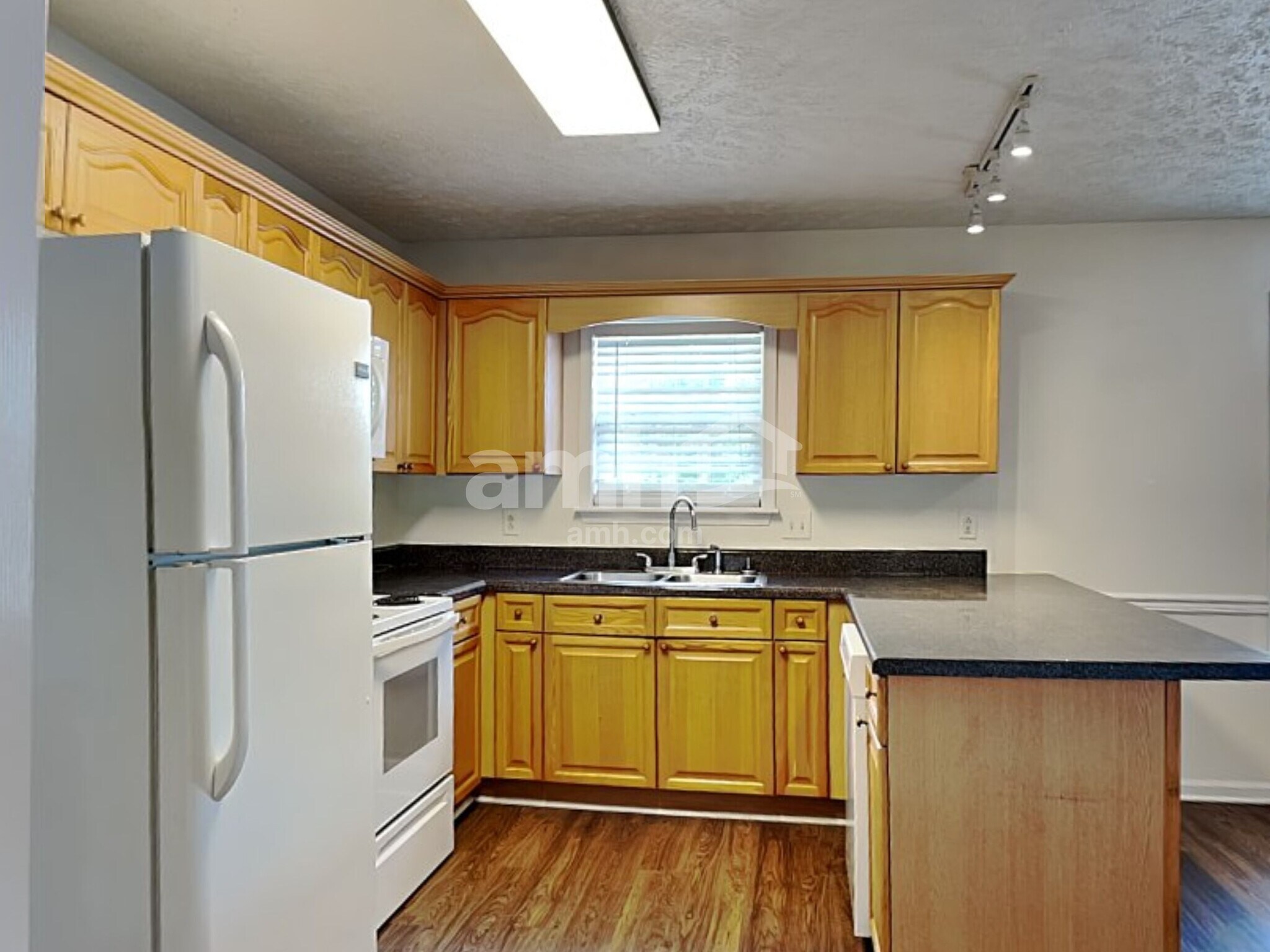 Building Photo - 643 Glenties Dr