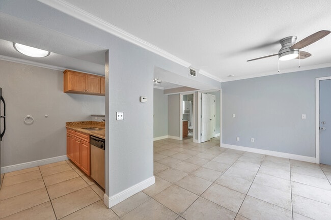 Building Photo - 455 Alt 19