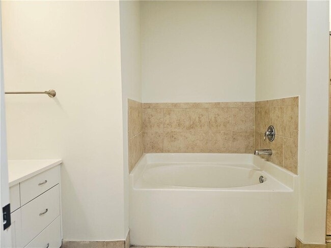 Building Photo - 870 Mayson Turner Rd NW