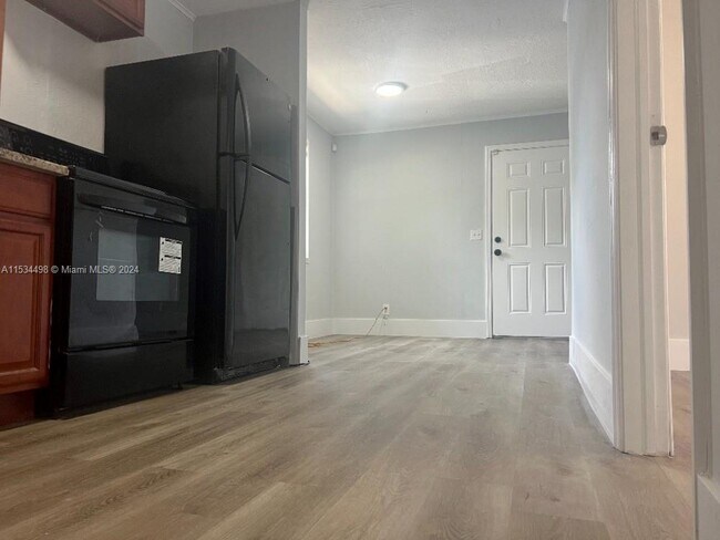 Building Photo - 754 Date Palm Dr