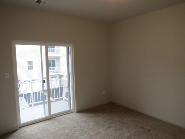 Building Photo - Pennsburg Beautiful 2 Bedroom 1.5 bath Tow...