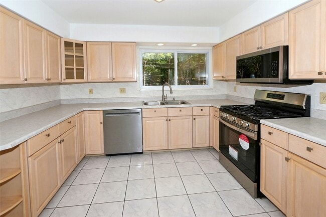 Building Photo - 12901 Fernway Ln