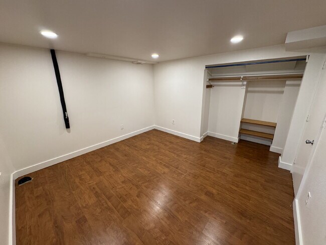 Building Photo - 3 Bedroom Home in Sellwood/Moreland.- Grea...