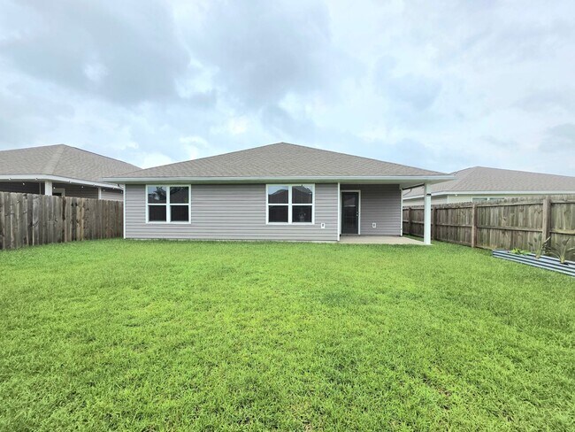 Building Photo - 4-Bedroom Home - Woodlands