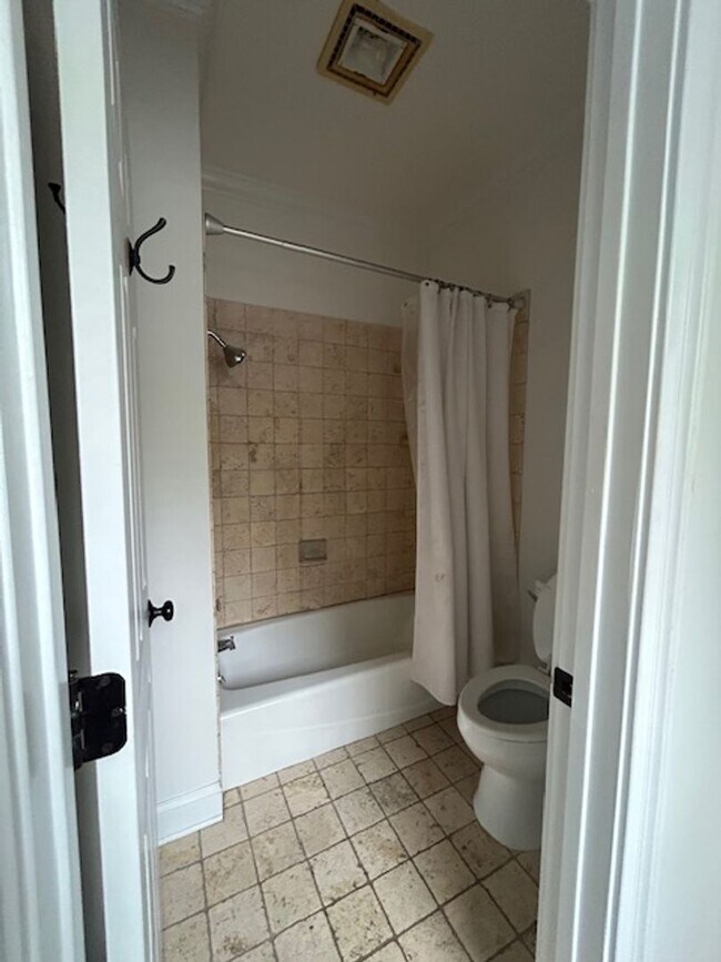 Building Photo - Captains Walk Townhouse-Available to Rent