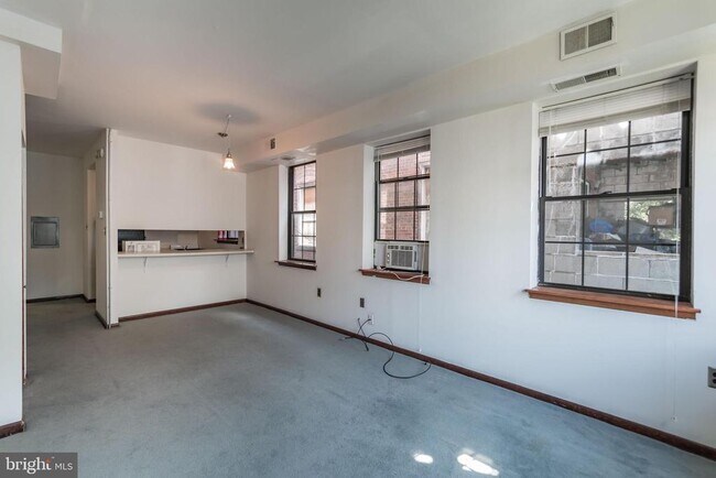 Building Photo - 830 South St