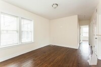 Building Photo - 0 bedroom in Chicago IL 60613