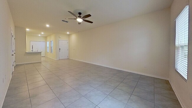 Building Photo - Jacksonville Townhome w/ Garage, Spacious Bedrooms & In-Unit Washer/Dryer