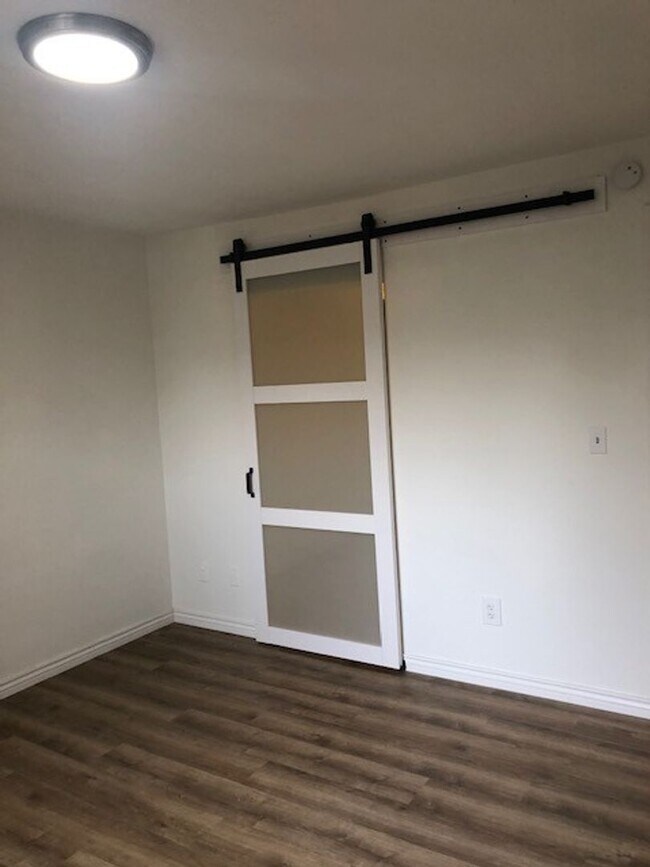 Building Photo - Conveniently Located Boulder Condo for Rent with Pool Overlooking the Flatirons