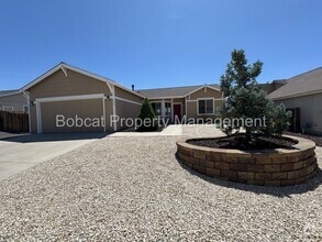 Building Photo - 3 Bedroom, 2 Bathroom Home Located in Dayton