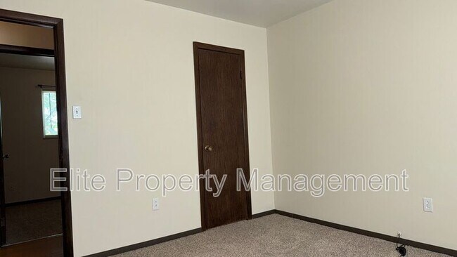 Building Photo - 21 Grissom Pl
