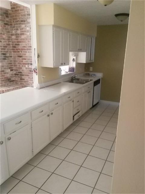 Building Photo - 13807 Towne W Blvd