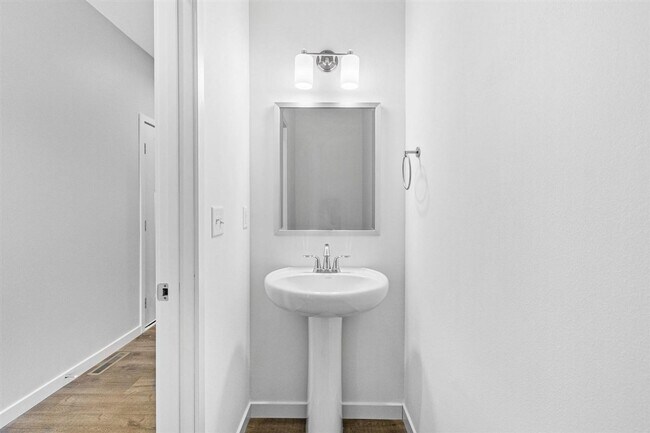 Building Photo - 624 Catherine Dr