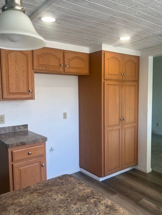 Building Photo - Spacious 4-Bedroom home centrally located ...