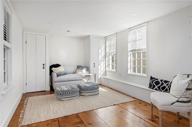 Building Photo - 108 Prospect Hill St